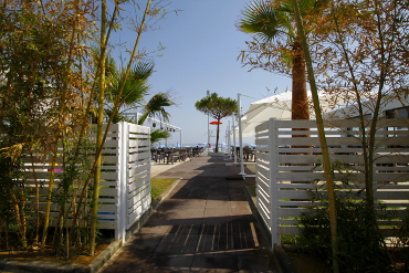 ingresso del lido balneare tropix sul lungomare di schiavonea